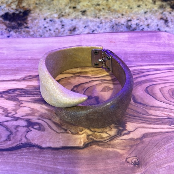 Bracelet, Wooden Design open in the front, 2 1/2, Two tones of brown - Picture 5 of 6